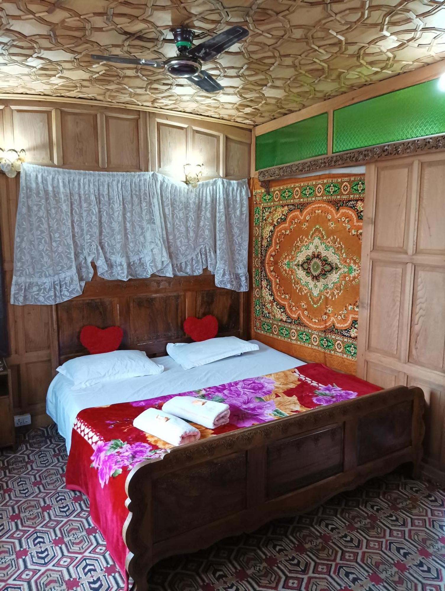 New Minar Group Of Houseboats Hotel Srīnagar Exterior foto